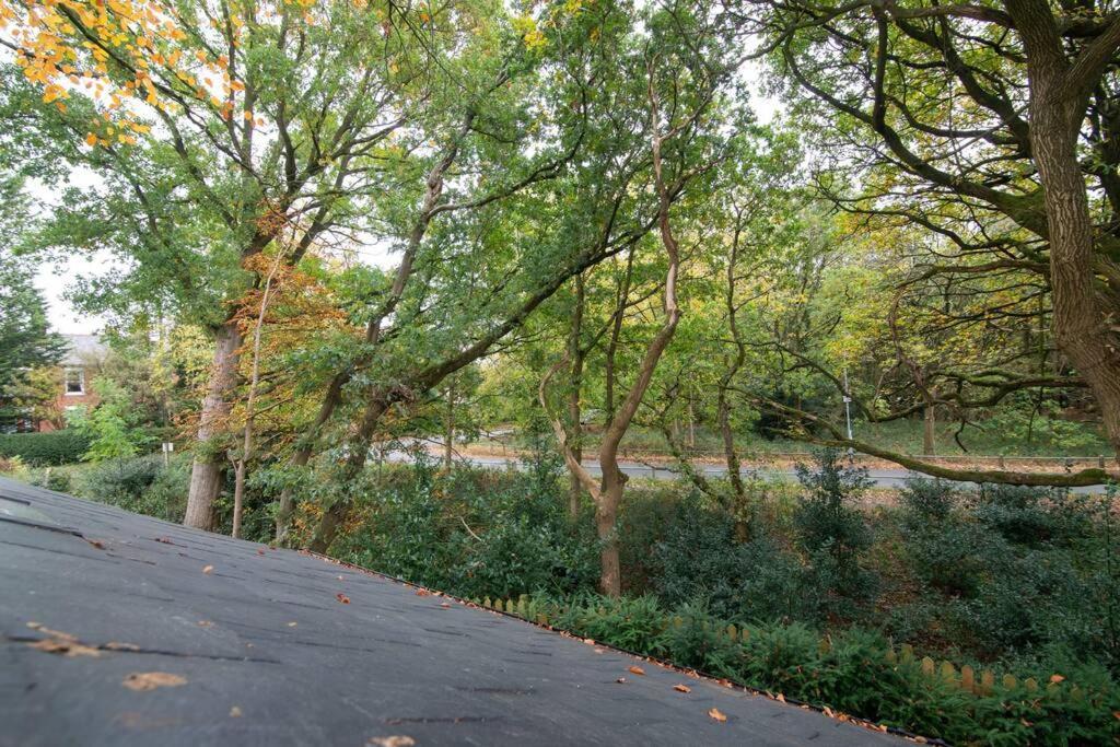 Luxury Coach House Next To Woodland In Knutsford Villa Exterior foto