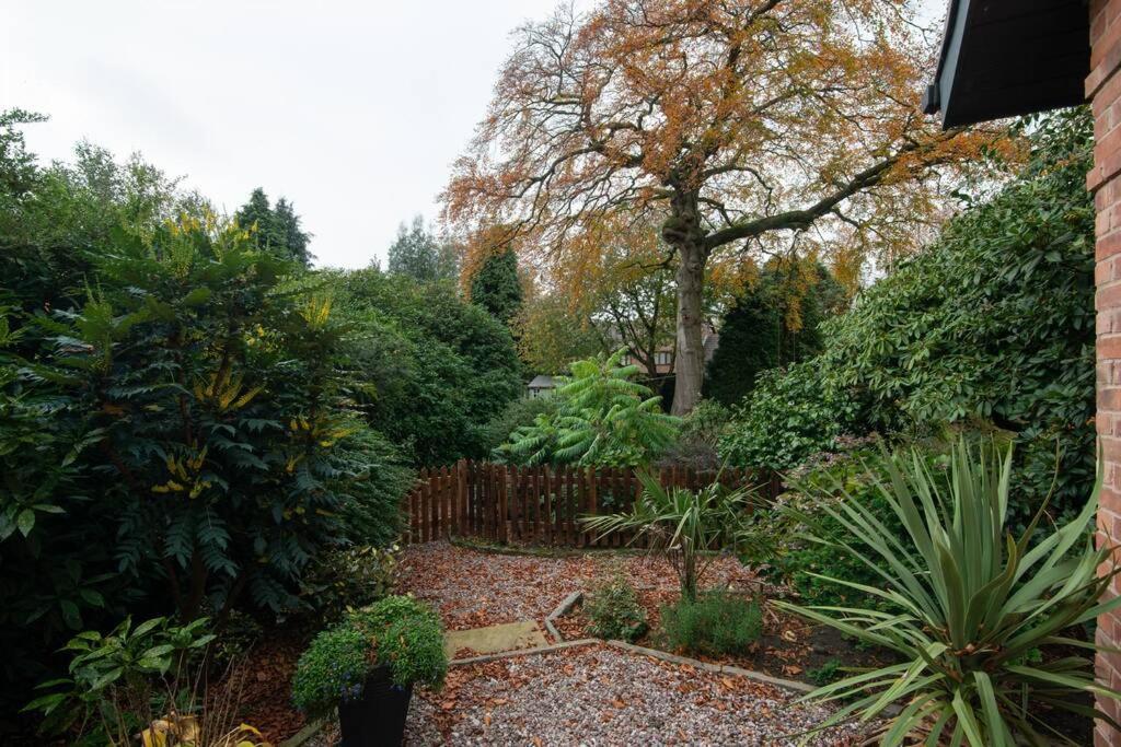 Luxury Coach House Next To Woodland In Knutsford Villa Exterior foto