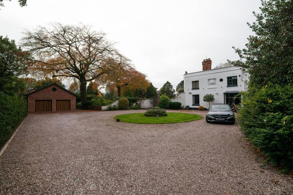 Luxury Coach House Next To Woodland In Knutsford Villa Exterior foto