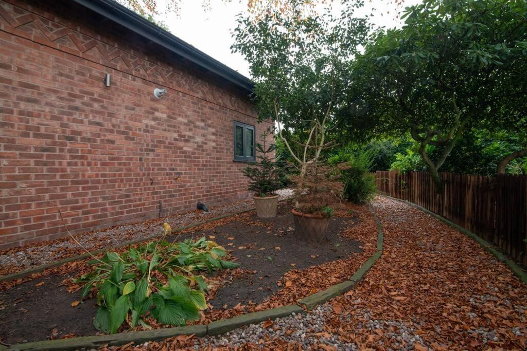 Luxury Coach House Next To Woodland In Knutsford Villa Exterior foto