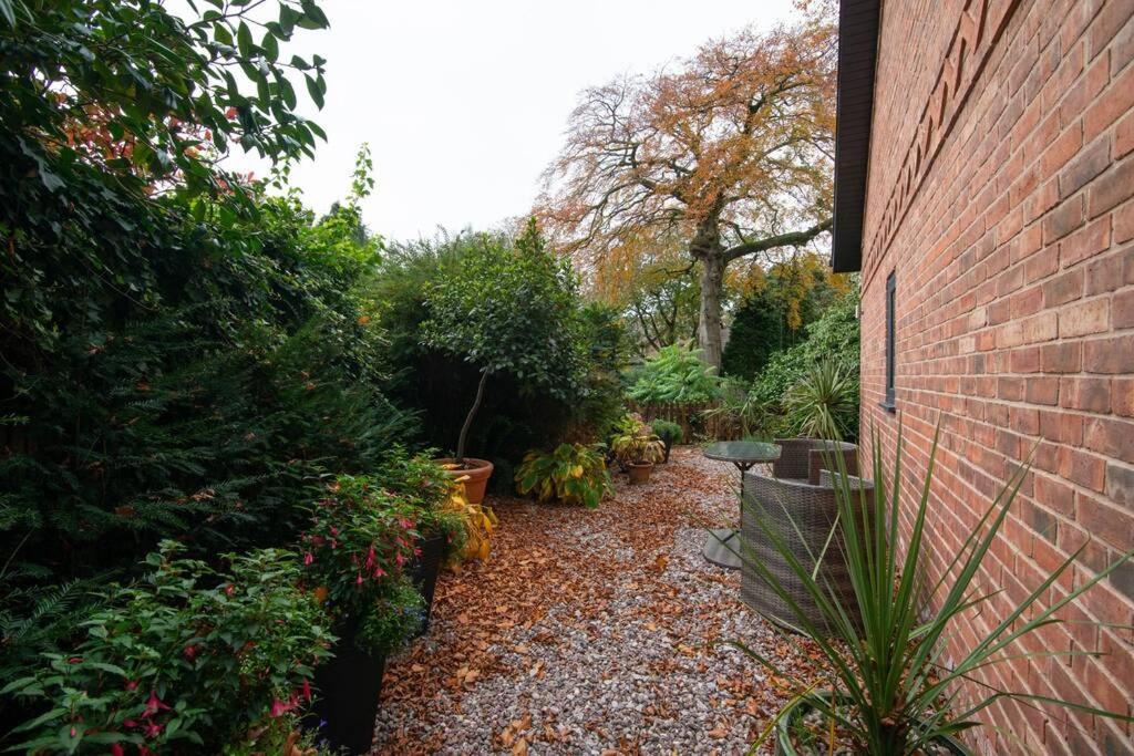 Luxury Coach House Next To Woodland In Knutsford Villa Exterior foto