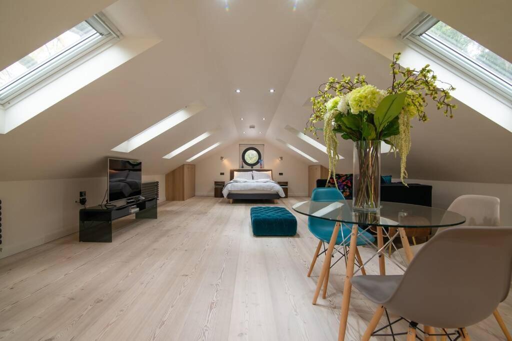Luxury Coach House Next To Woodland In Knutsford Villa Exterior foto