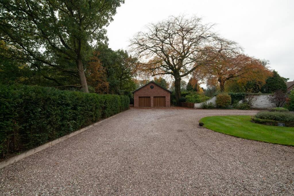 Luxury Coach House Next To Woodland In Knutsford Villa Exterior foto