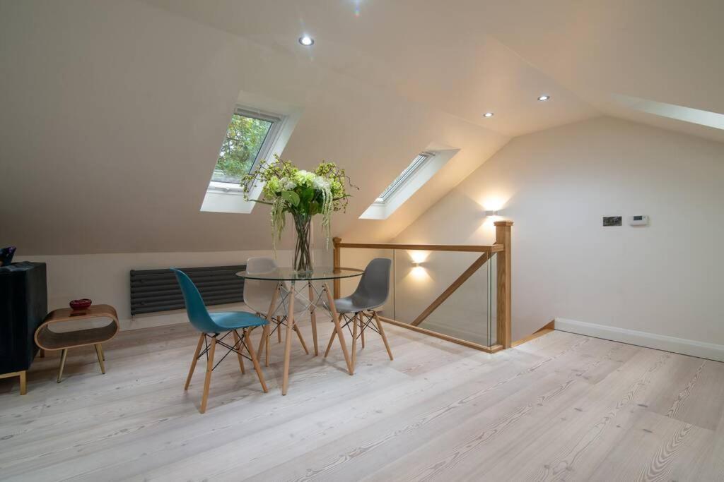 Luxury Coach House Next To Woodland In Knutsford Villa Exterior foto