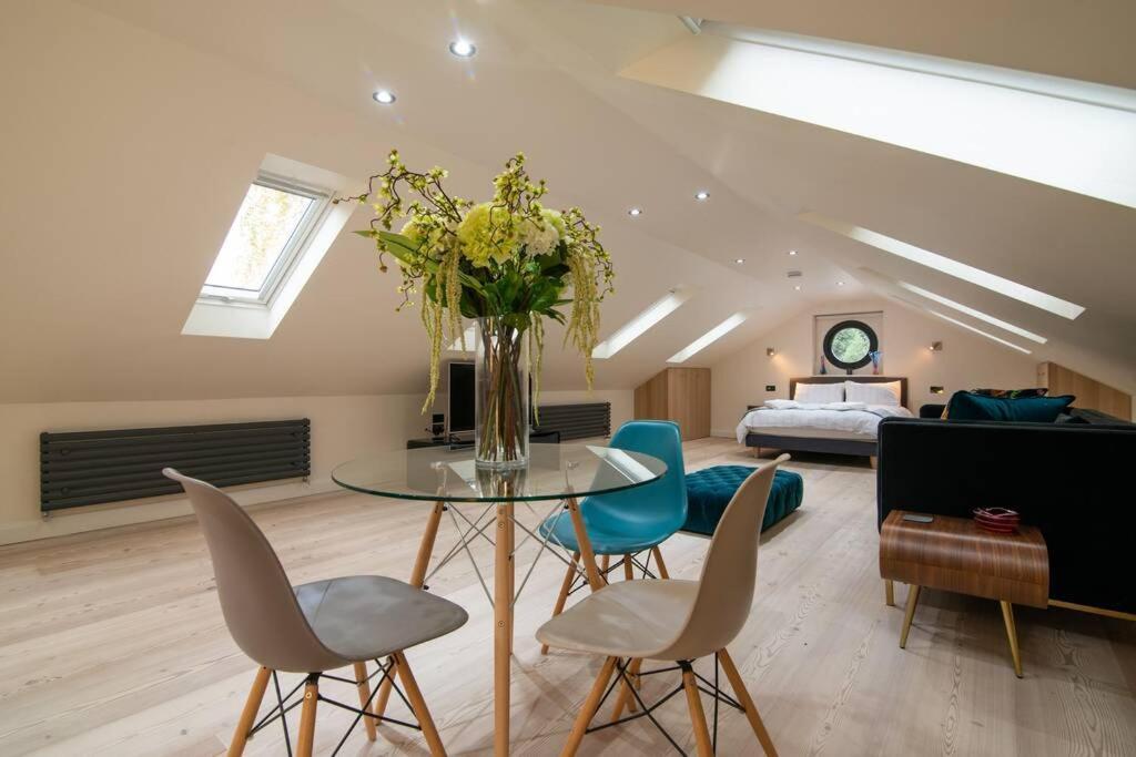Luxury Coach House Next To Woodland In Knutsford Villa Exterior foto
