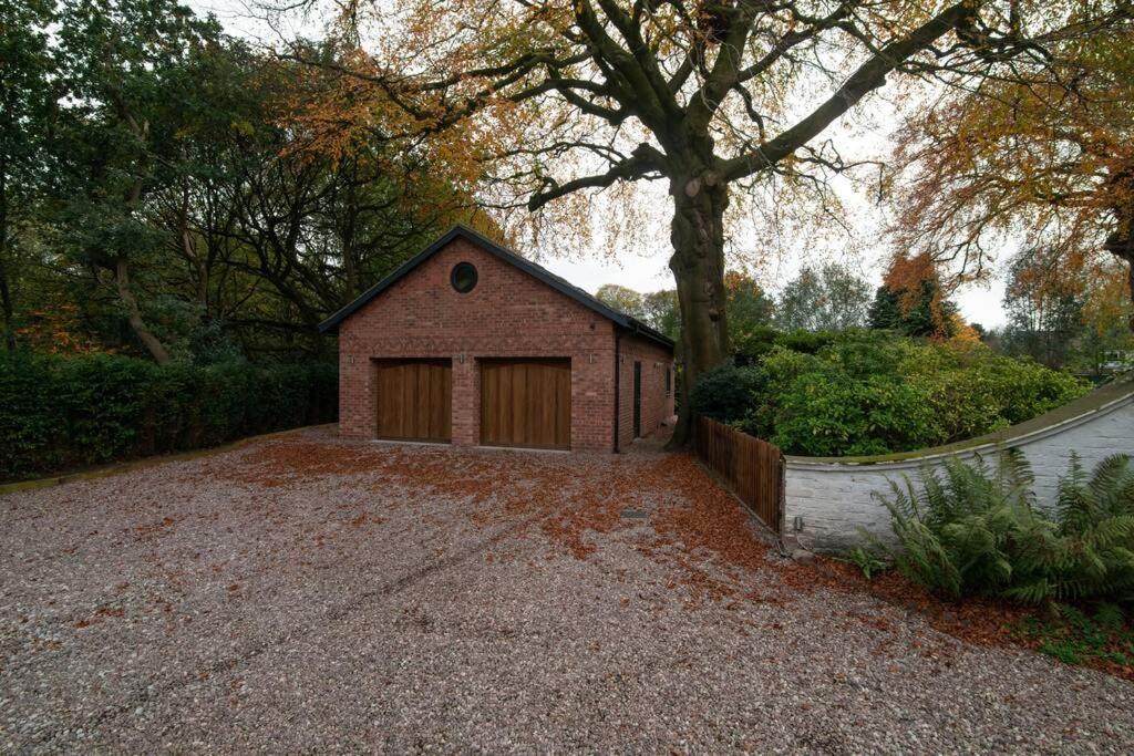 Luxury Coach House Next To Woodland In Knutsford Villa Exterior foto