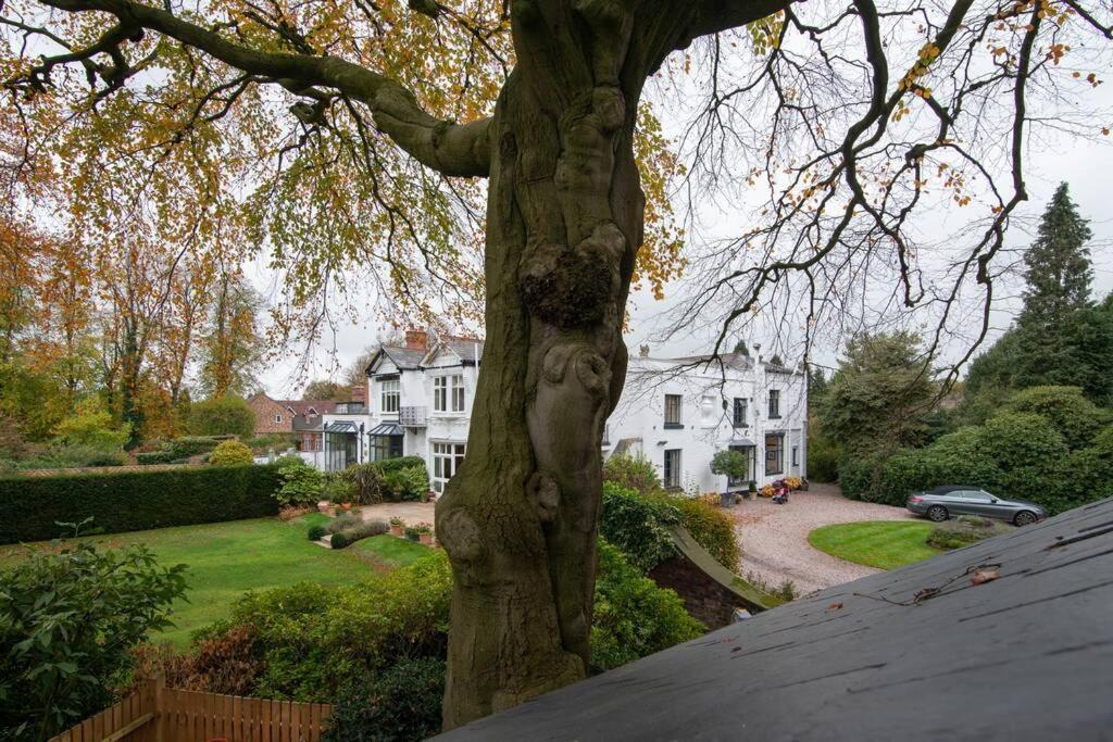 Luxury Coach House Next To Woodland In Knutsford Villa Exterior foto